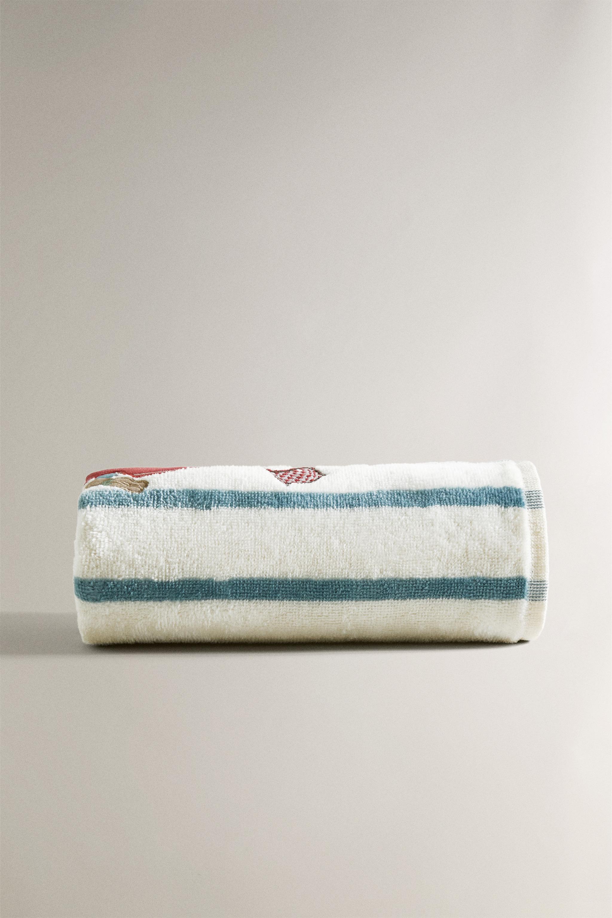 CHILDREN'S STRIPED RACING DOG BATH TOWEL